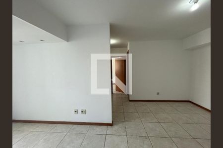 Corredor de apartamento para alugar com 2 quartos, 62m² em Praça Seca, Rio de Janeiro