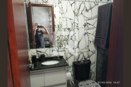 Banheiro de casa de condomínio para alugar com 2 quartos, 60m² em Padre Miguel, Rio de Janeiro