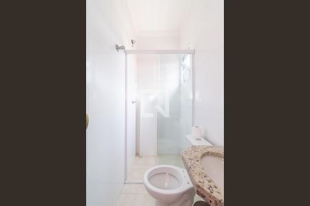 Banheiro da Suíte 1 de casa de condomínio à venda com 2 quartos, 83m² em Vila Araguaia, São Paulo