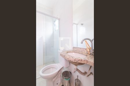 Banheiro da Suíte 1 de casa de condomínio à venda com 2 quartos, 83m² em Vila Araguaia, São Paulo