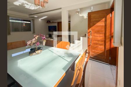 Sala de casa à venda com 3 quartos, 94m² em Vitoria, Belo Horizonte