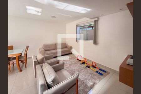 Sala de casa à venda com 3 quartos, 94m² em Vitoria, Belo Horizonte