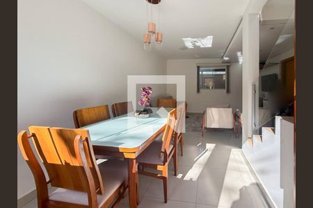 Sala de casa à venda com 3 quartos, 94m² em Vitoria, Belo Horizonte