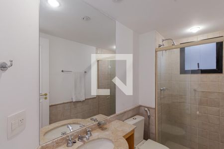 Banheiro de apartamento para alugar com 2 quartos, 56m² em Indianópolis, São Paulo