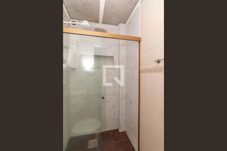 Banheiro de casa de condomínio para alugar com 2 quartos, 70m² em Bangu, Rio de Janeiro