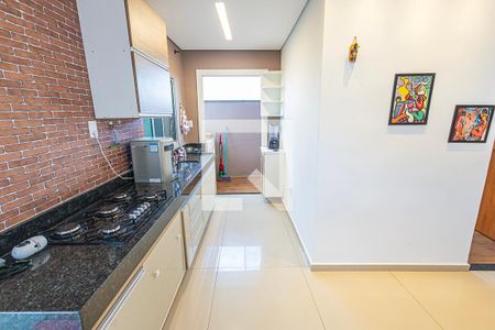 cozinha de casa para alugar com 2 quartos, 45m² em Tupi, Belo Horizonte