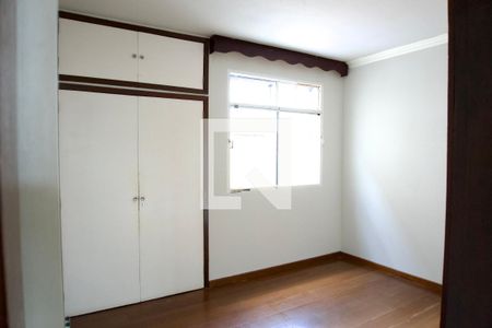 Quarto 1 de apartamento para alugar com 2 quartos, 60m² em Santo Antônio, Belo Horizonte
