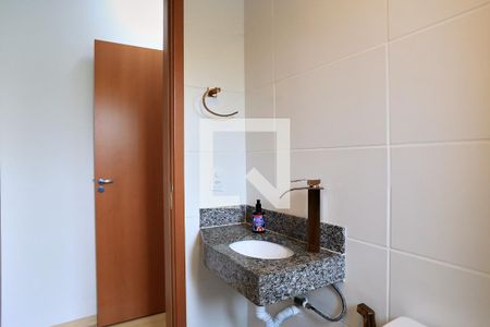 Banheiro da Suíte de apartamento à venda com 2 quartos, 60m² em Santa Efigênia, Belo Horizonte