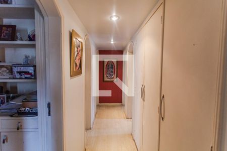 Corredor de apartamento à venda com 4 quartos, 152m² em Lourdes, Belo Horizonte