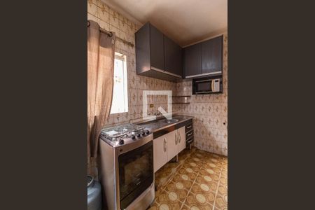 Quarto e Cozinha de casa para alugar com 1 quarto, 30m² em Vila Nhocuné, São Paulo