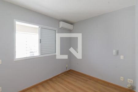 Suíte de apartamento à venda com 2 quartos, 70m² em Vila Olímpia, São Paulo