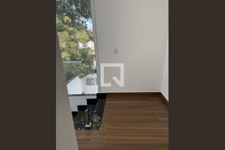 Escada de casa à venda com 3 quartos, 145m² em Bela Vista, Osasco