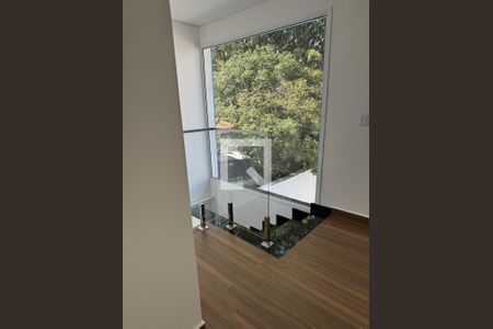 Escada de casa à venda com 3 quartos, 145m² em Bela Vista, Osasco