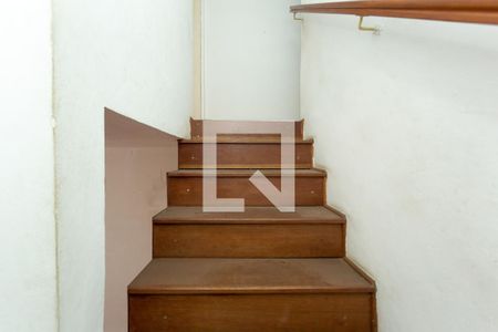 Escada  de casa para alugar com 3 quartos, 200m² em Vila Monte Santo, São Paulo