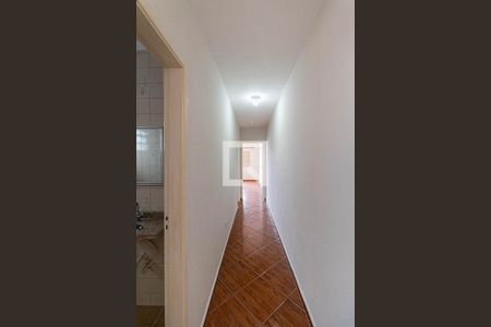 Corredor de casa para alugar com 2 quartos, 200m² em Vila Carmosina, São Paulo