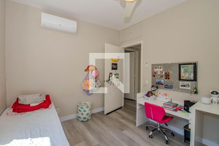 Quarto 1 de apartamento para alugar com 2 quartos, 70m² em Rio Branco, Porto Alegre