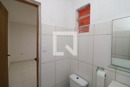 Banheiro de casa para alugar com 1 quarto, 52m² em Jardim Santa Teresinha, São Paulo