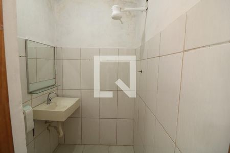 Banheiro de casa para alugar com 1 quarto, 52m² em Jardim Santa Teresinha, São Paulo