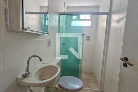 Banheiro  de apartamento para alugar com 1 quarto, 45m² em Jardim Belmar, Guarujá