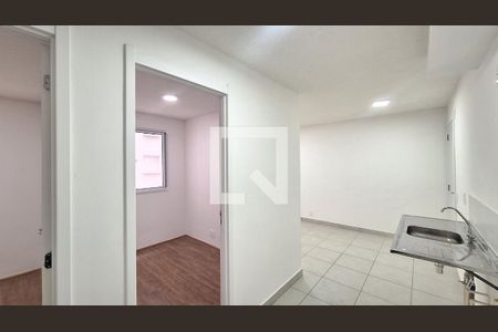 Cozinha e Área de serviço de apartamento para alugar com 2 quartos, 33m² em Parque Industrial Tomas Edson, São Paulo