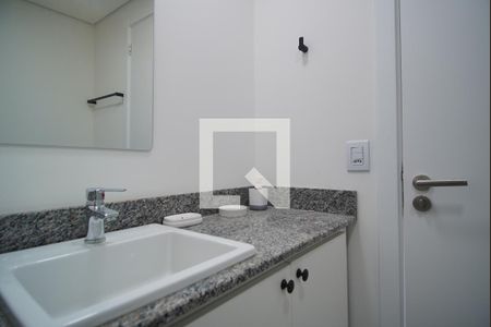 Banheiro de kitnet/studio para alugar com 1 quarto, 29m² em Jardim do Salso, Porto Alegre