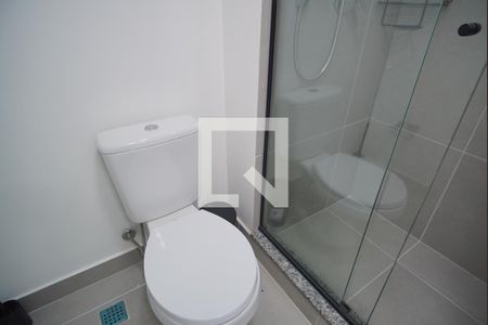 Banheiro de kitnet/studio para alugar com 1 quarto, 29m² em Jardim do Salso, Porto Alegre