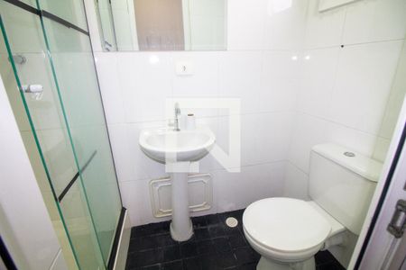 Banheiro de kitnet/studio para alugar com 1 quarto, 32m² em Jardim Caravelas, São Paulo