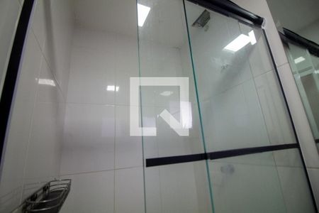 Banheiro de kitnet/studio para alugar com 1 quarto, 32m² em Jardim Caravelas, São Paulo