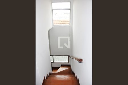 Detalhe - Escada Quartos de casa para alugar com 4 quartos, 224m² em Vila Barreto, São Paulo