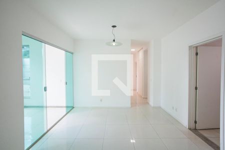 Sala de apartamento para alugar com 3 quartos, 85m² em Santa Mônica, Uberlândia