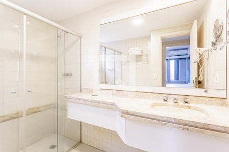 Banheiro de apartamento à venda com 1 quarto, 33m² em Itaim Bibi, São Paulo