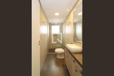 Banheiro da Suíte de apartamento para alugar com 3 quartos, 120m² em Vila Madalena, São Paulo