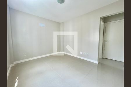 Suíte  de apartamento para alugar com 2 quartos, 67m² em Centro, Florianópolis