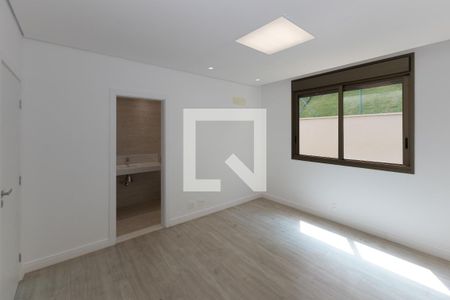 Suíte 2 de casa de condomínio à venda com 3 quartos, 455m² em Quintas do Sol, Nova Lima