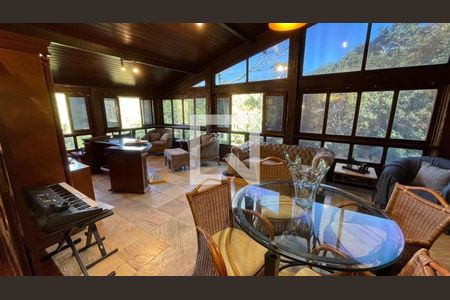 Casa de Condomínio à venda com 4 quartos, 400m² em Vile de Montagne, Nova Lima