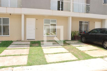 Casa de Condomínio para alugar com 3 quartos, 100m² em Jardim Ipes, Cotia