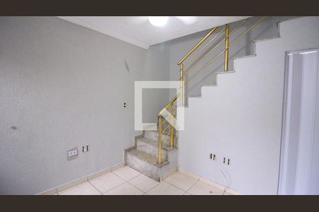 Casa para alugar com 2 quartos, 55m² em Jardim Cinco de Julho, São Paulo