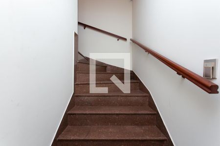 Escada  de casa para alugar com 4 quartos, 191m² em Vila Barbosa, São Paulo