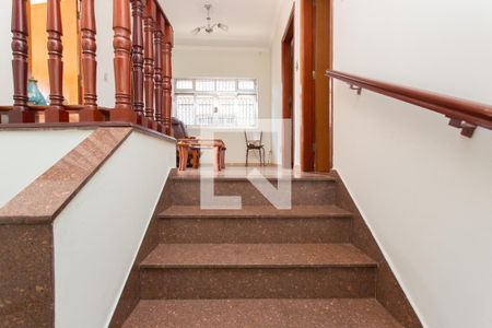 Escada  de casa para alugar com 4 quartos, 191m² em Vila Barbosa, São Paulo