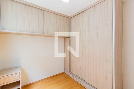 Quarto 1 de apartamento para alugar com 2 quartos, 40m² em Parque Maria Helena, São Paulo