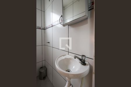 Lavabo de casa para alugar com 2 quartos, 56m² em Jardim Nadir, São Paulo