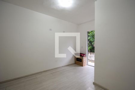 Suíte 1 de casa para alugar com 2 quartos, 56m² em Jardim Nadir, São Paulo
