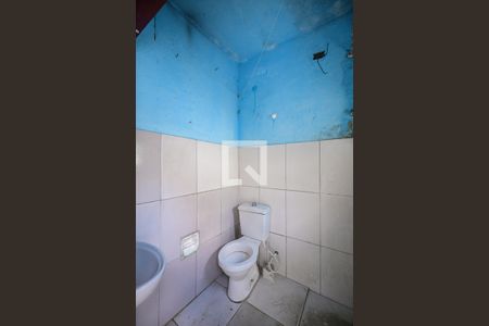 Banheiro de casa para alugar com 1 quarto, 25m² em Jardim Campo Limpo, São Paulo