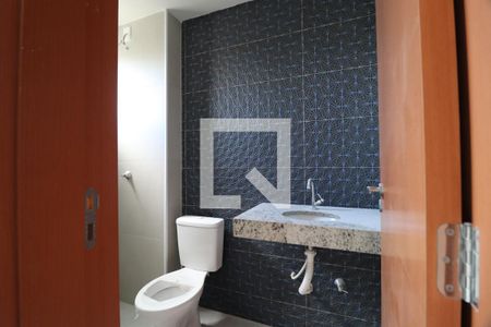 Banheiro do Quarto 1 de apartamento para alugar com 2 quartos, 58m² em Tibery, Uberlândia