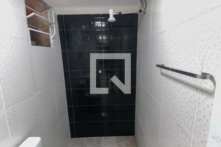 Banheiro - chuveiro de casa para alugar com 1 quarto, 59m² em Jardim Leonidas Moreira, São Paulo