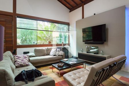 Sala de TV de casa de condomínio à venda com 3 quartos, 220m² em Retiro do Chale, Brumadinho