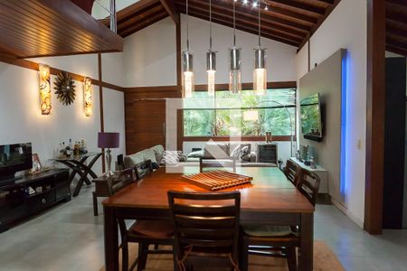 sala de casa de condomínio à venda com 3 quartos, 220m² em Retiro do Chale, Brumadinho