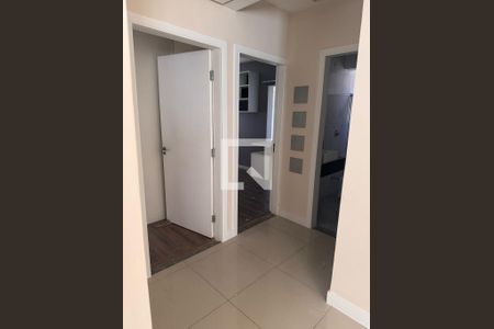Corredor de casa à venda com 3 quartos, 182m² em Balneário São Francisco, Diadema
