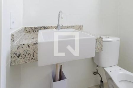 Banheiro de apartamento à venda com 2 quartos, 58m² em Nova Suíça, Belo Horizonte
