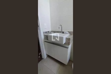 Banheiro de apartamento à venda com 2 quartos, 58m² em Nova Suíça, Belo Horizonte